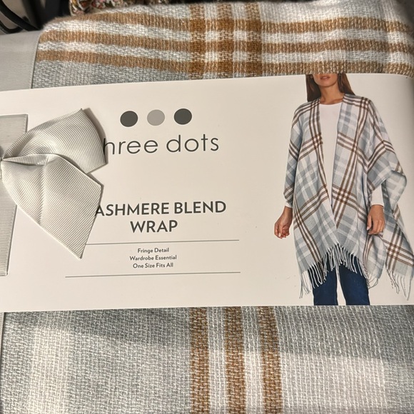 Three dots Cashmere blend Wrap - Picture 2 of 2